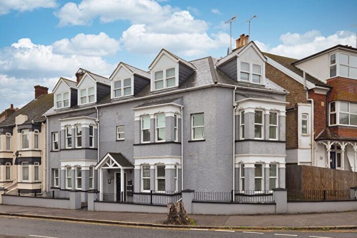 2 Bedroom Maisonette For Sale In Queens Road, Broadstairs, Kent, CT10