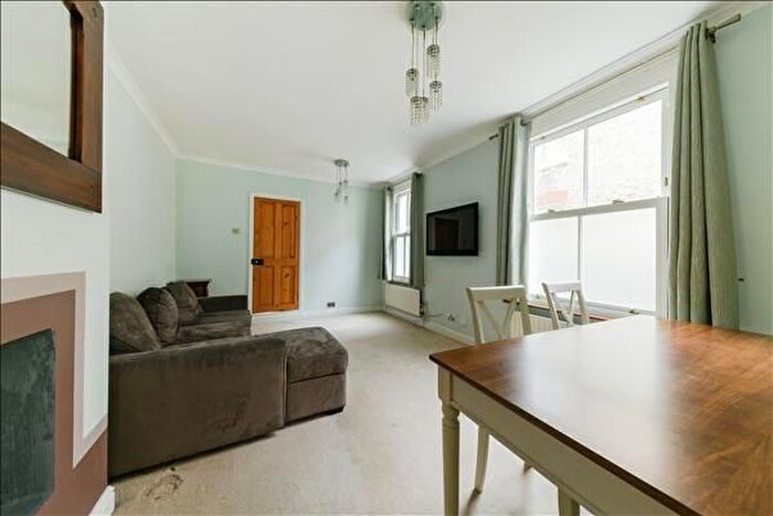 2 Bedroom Flat To Rent In Penwith Road, Earlsfield, SW18