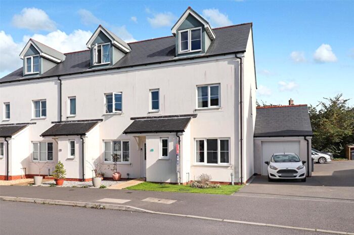 4 Bedroom End Of Terrace House For Sale In Oaktree Road, South Molton, Devon, EX36