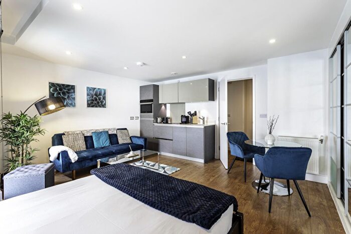 Studio To Rent In Packington Street, Islington, N1