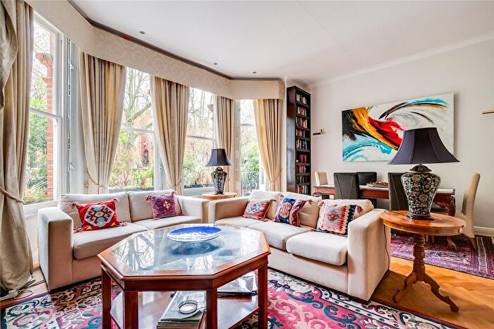 3 Bedroom Flat To Rent In Courtfield Road, South Kensington, SW7