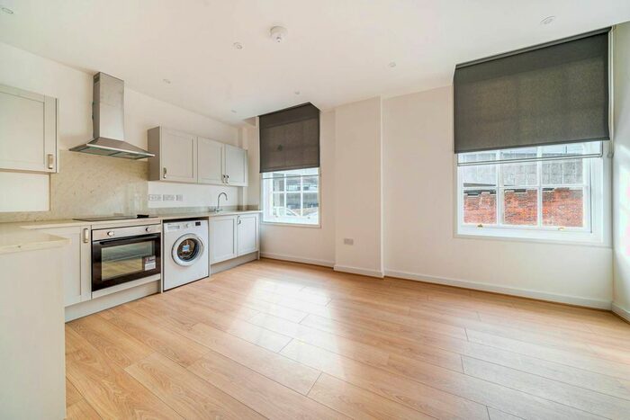 2 Bedroom Flat To Rent In King Street, Maidstone, ME14