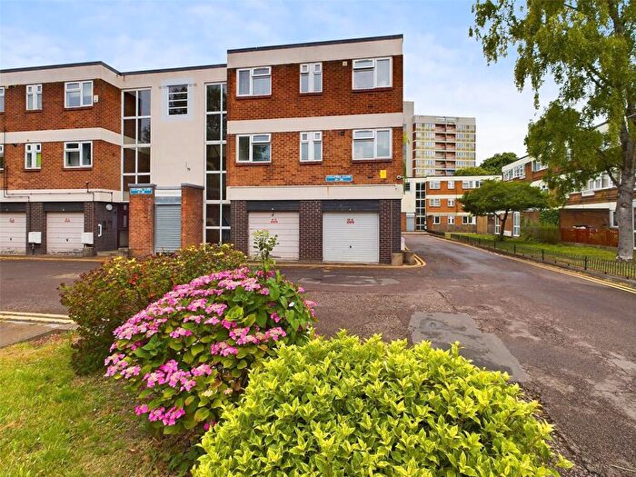 1 Bedroom Apartment For Sale In Columbia Close, Gloucester, Gloucestershire, GL1