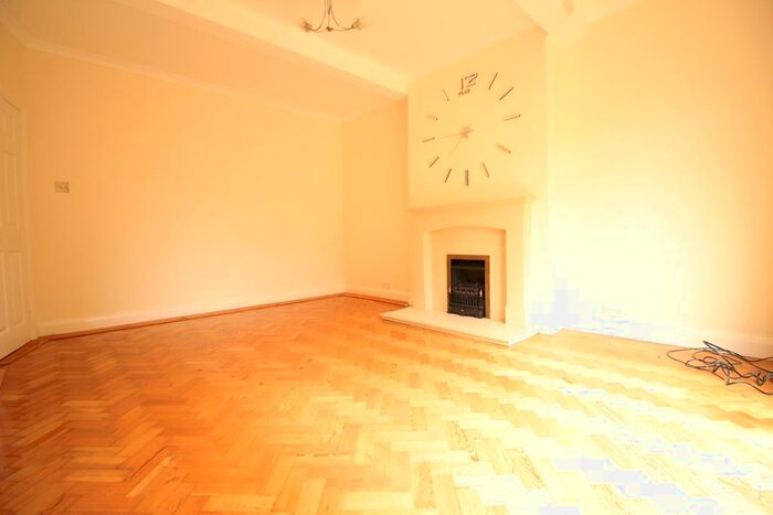 4 Bedroom Semi-Detached House To Rent In Reigate Road, Epsom, KT17