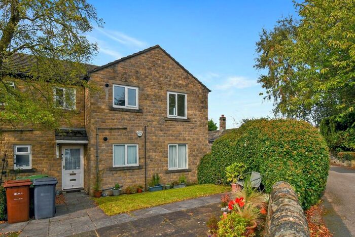 2 Bedroom Flat To Rent In Walkers Row, Yeadon, Leeds, LS19