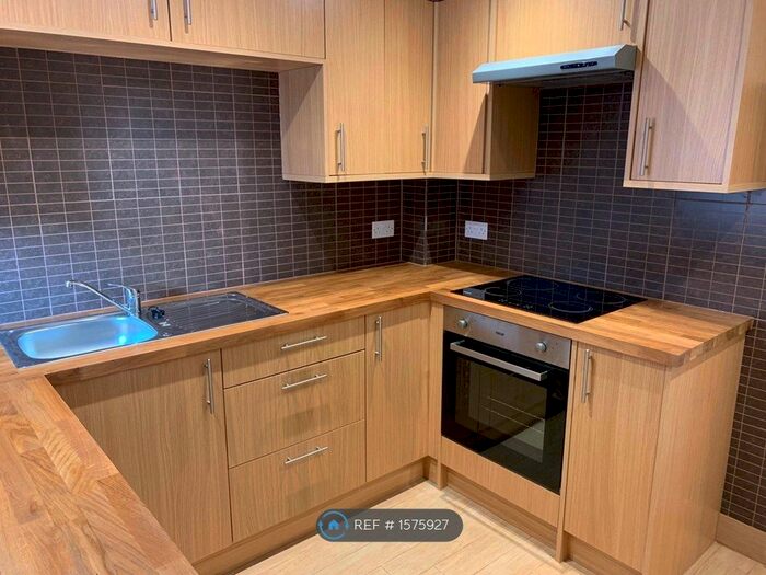 2 Bedroom Flat To Rent In Crabton Close Road, Bournemouth, BH5