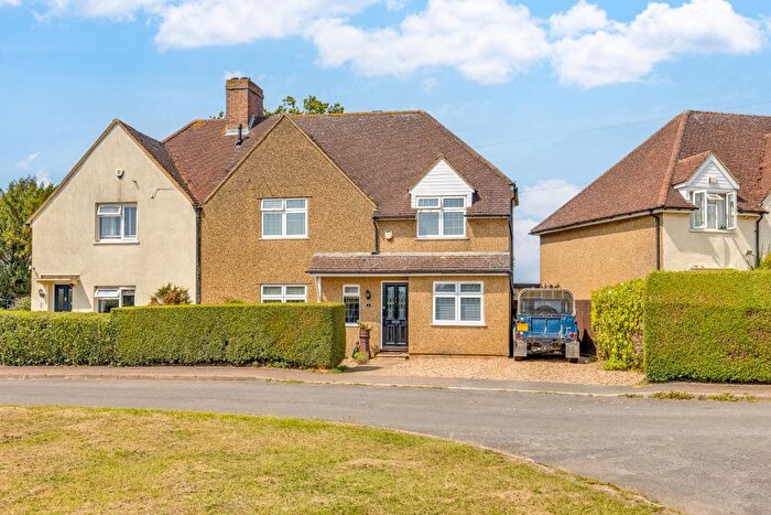 4 Bedroom Semi-detached House For Sale In Mill Way, Breachwood Green, SG4