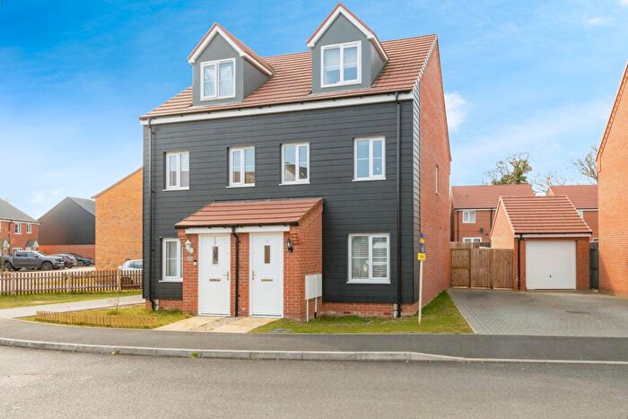 3 Bedroom Semi-Detached House For Sale In Dormouse Way, Hethersett, Norwich, Norfolk, NR9