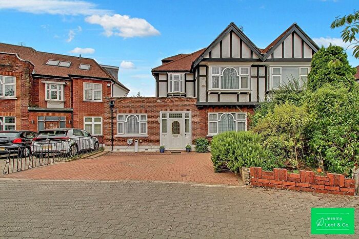 5 Bedroom Semi-Detached House For Sale In Abbots Gardens, London, N2