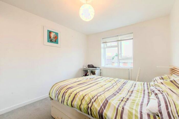 2 Bedroom Flat To Rent In Saxby Road, Brixton Hill, London, SW2