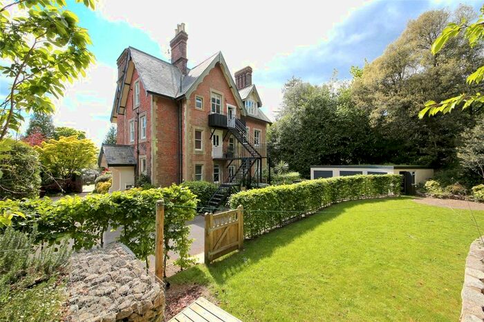 3 Bedroom Flat To Rent In Calverley Park Gardens, Tunbridge Wells, Kent, TN1