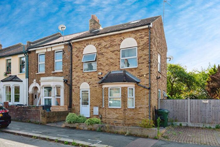 2 Bedroom Detached House To Rent In Hatherley Road, Walthamstow, London, E17