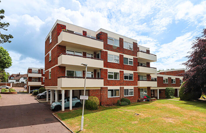 3 Bedroom Flat For Sale In Carlton Road, Harpenden, AL5