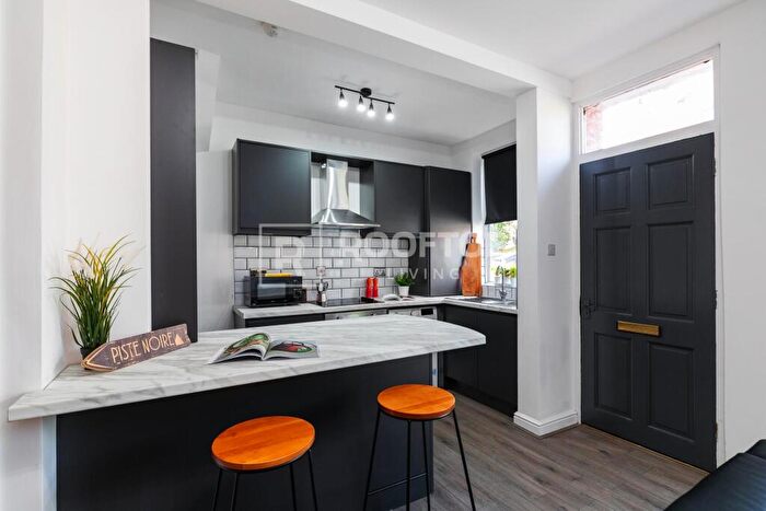 2 Bedroom House To Rent In Quarry Street, Leeds, LS6