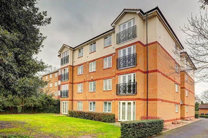 2 Bedroom Flat To Rent In Galsworthy Road, Kingston Upon Thames, KT2