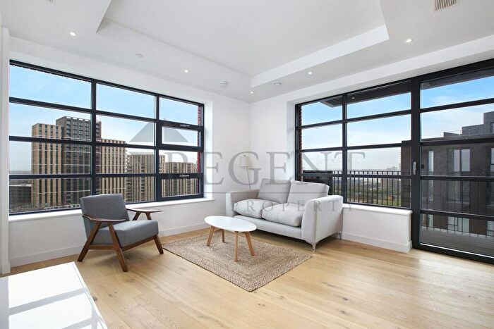 3 Bedroom Apartment To Rent In Defoe House, London City Island, E14