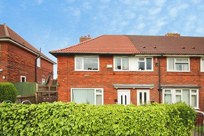 3 Bedroom End Of Terrace House For Sale In Ironwood Approach, Leeds, LS14