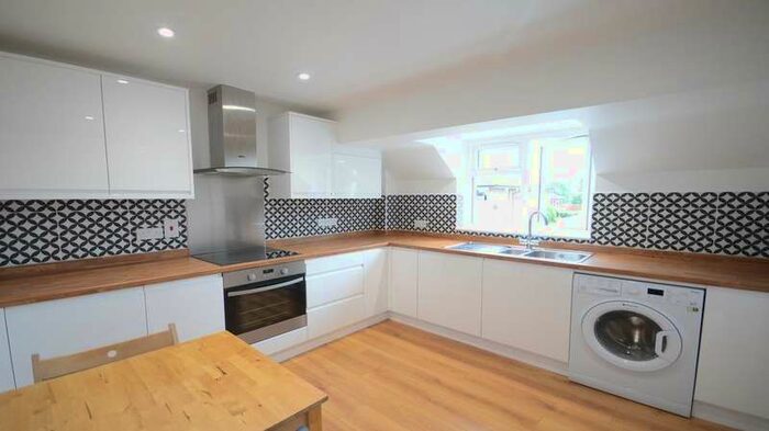 2 Bedroom Apartment To Rent In Grayling Court, Reading, RG1