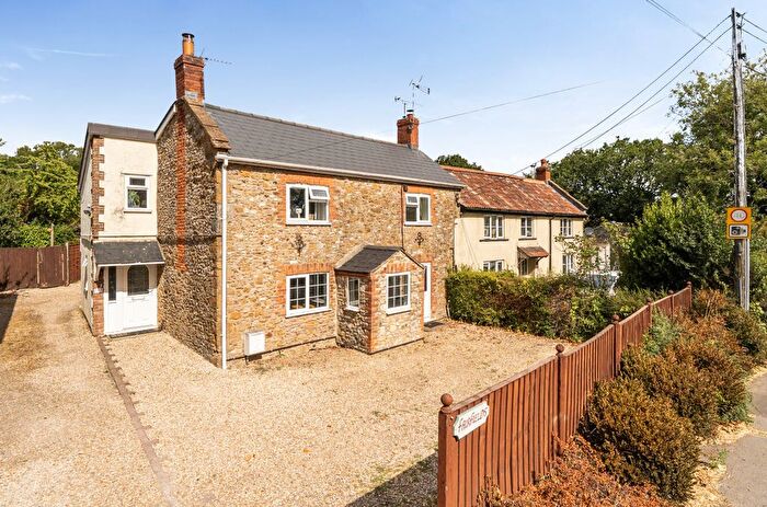 4 Bedroom Detached House For Sale In Hornsbury Hill, Chard, Somerset, TA20