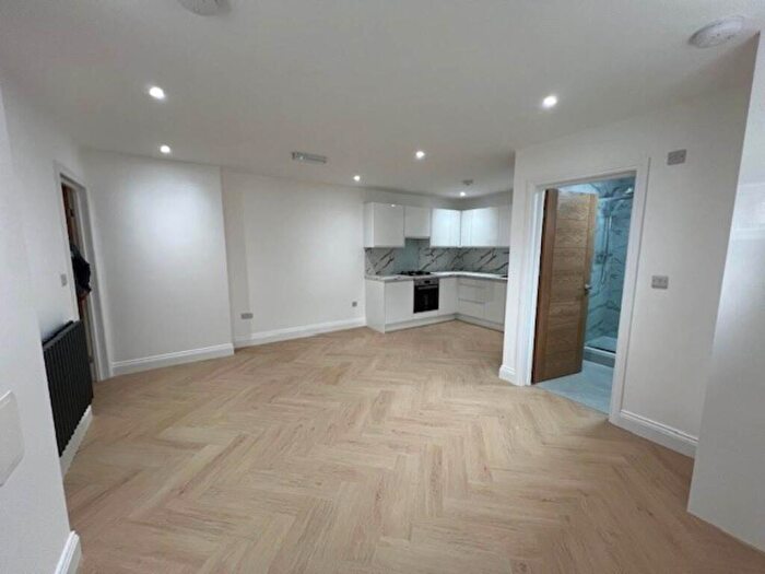 1 Bedroom Flat To Rent In High Road, Leyton, London, E15