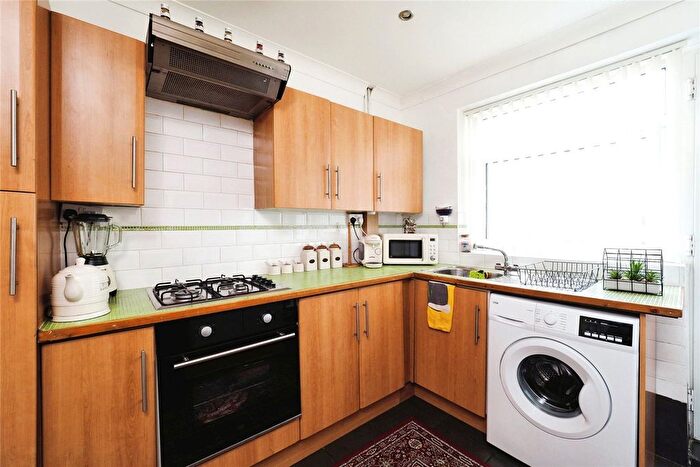 3 Bedroom Terraced House For Sale In Fingal Close, Clifton, Nottingham, NG11