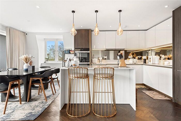 3 Bedroom Flat For Sale In Atkinson Close, Wimbledon, London, SW20