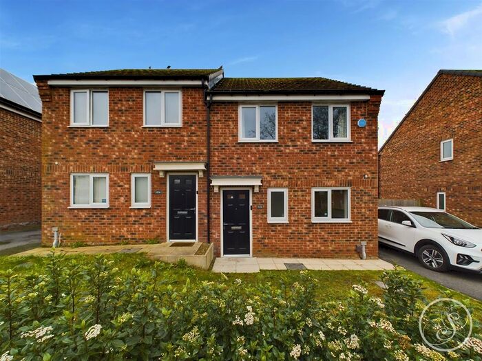 3 Bedroom Semi-Detached House To Rent In Brooklands Avenue, Seacroft, Leeds, LS14