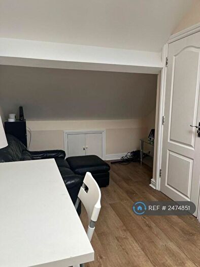 1 Bedroom Flat To Rent In Charles Street, Newport, NP20