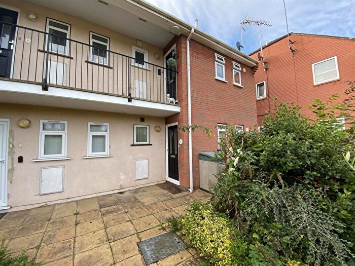 1 Bedroom Apartment To Rent In New Road, Meopham, Gravesend, DA13