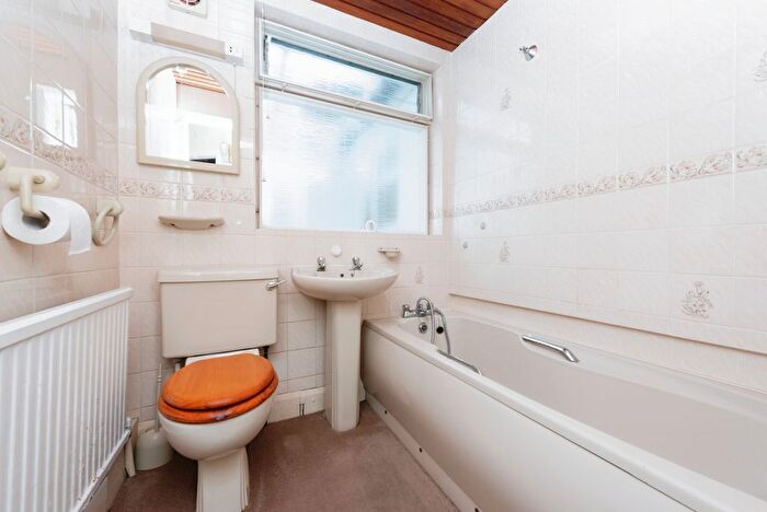 2 Bedroom Bungalow For Sale In Boscombe Road, Worcester Park, KT4
