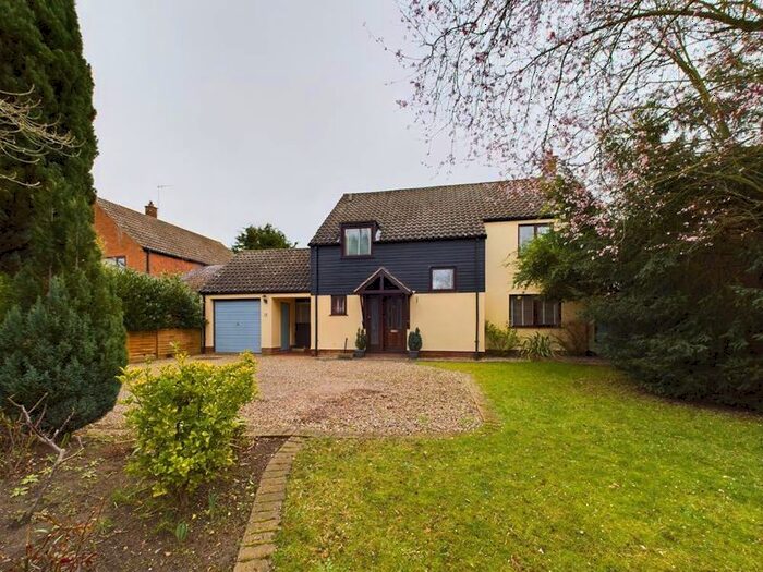 4 Bedroom Detached House For Sale In Lark Valley Drive, Fornham St. Martin, Bury St. Edmunds, IP28