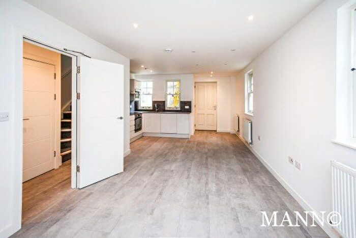 3 Bedroom Property To Rent In Prescott Place, London, SW4