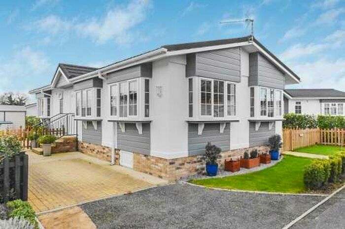 2 Bedroom Park Home Mobile Home For Sale In New Forest Park, West Common, Langley, Southampton, SO45
