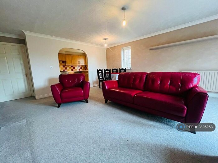 2 Bedroom Flat To Rent In Minster Drive, Bradford, BD4
