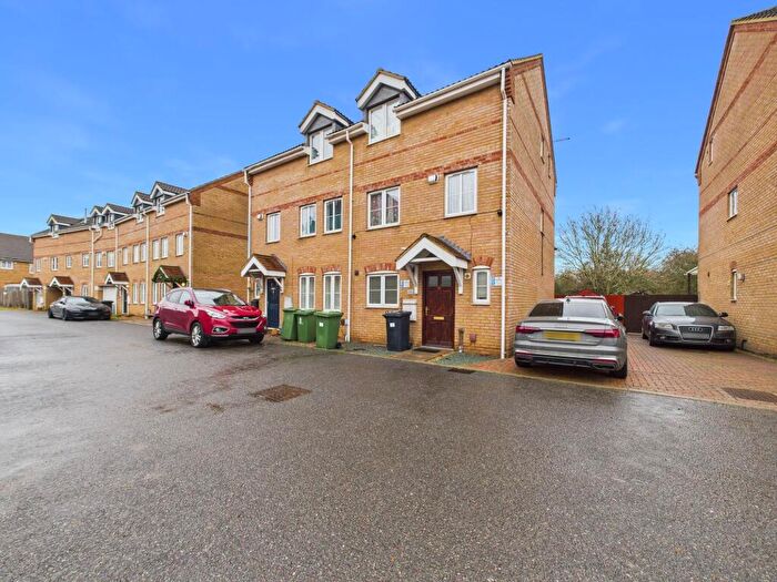 3 Bedroom Town House For Sale In Phoenix Close, Peterborough, PE2