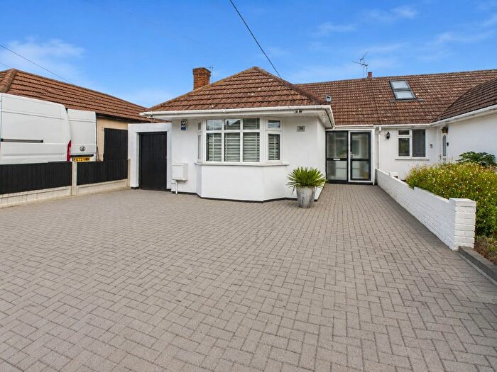 4 Bedroom Semi-Detached House For Sale In Plumberow Avenue, Hockley, Essex, SS5