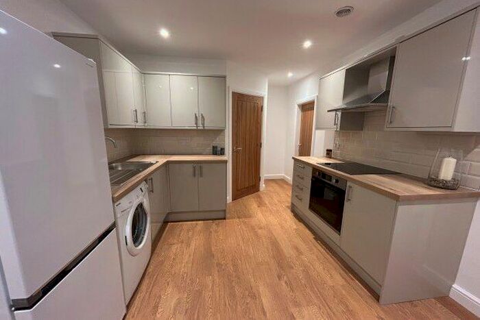 2 Bedroom Flat To Rent In Station Lane, Pontefract, WF7