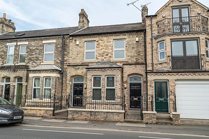 1 Bedroom Flat For Sale In Barbican Road, Fishergate, York, YO10
