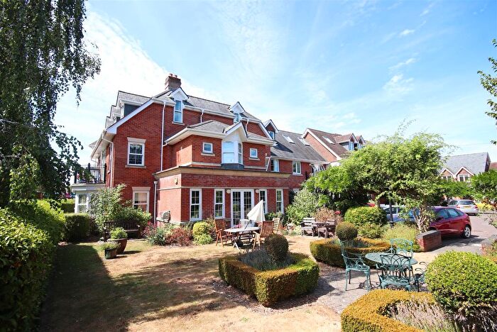 2 Bedroom Flat To Rent In Brookley Road, Brockenhurst, SO42