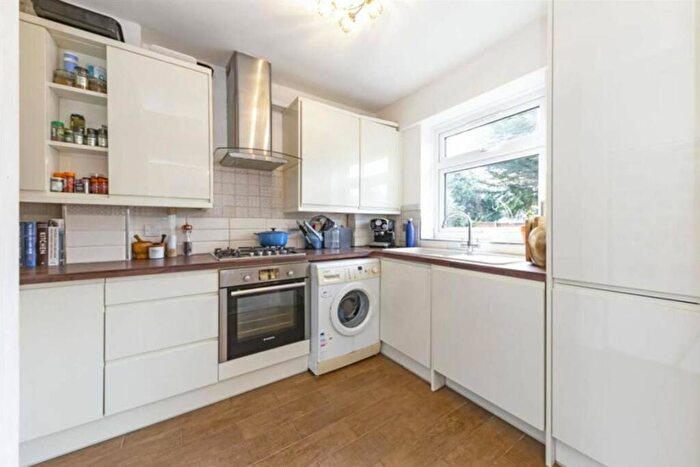 2 Bedroom Maisonette To Rent In Southbourne Gardens, Lee, London, SE12
