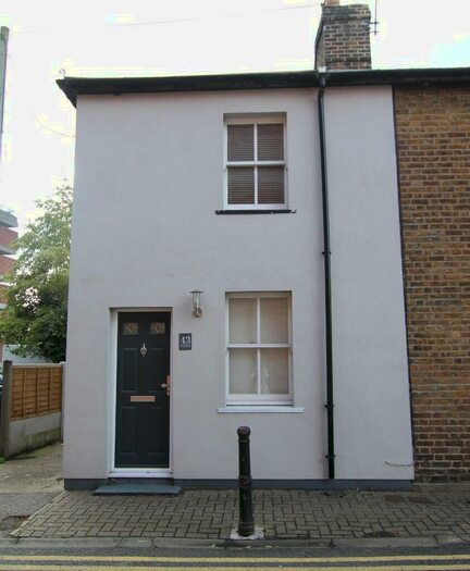 1 Bedroom Cottage To Rent In South Street, Brentwood, Essex, CM14