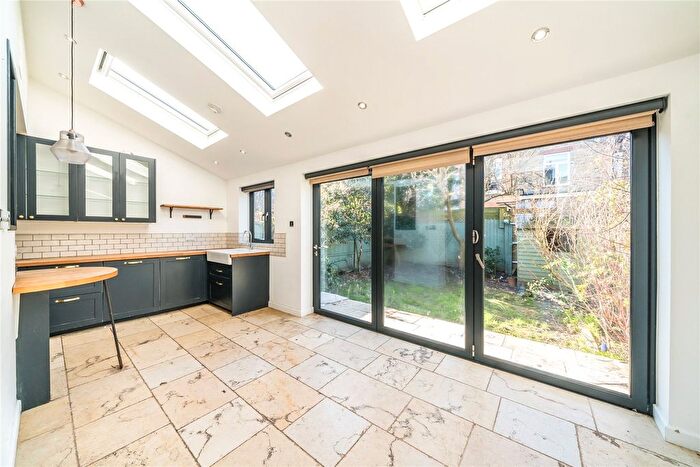 3 Bedroom Detached House To Rent In Topsham Road, London, SW17