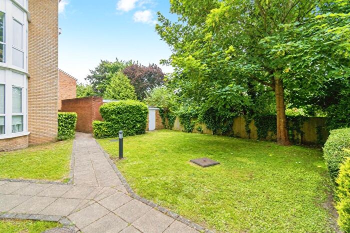 2 Bedroom Apartment For Sale In Winchester Road, Southampton, SO16