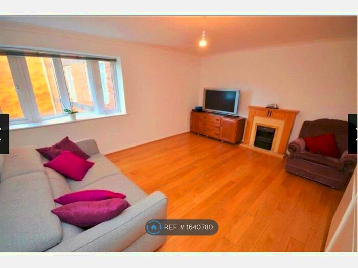 2 Bedroom Flat To Rent In Winslet Place, Reading, RG30