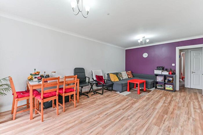 2 Bedroom Flat For Sale In Fleetwood Close, East Croydon, Croydon, CR0