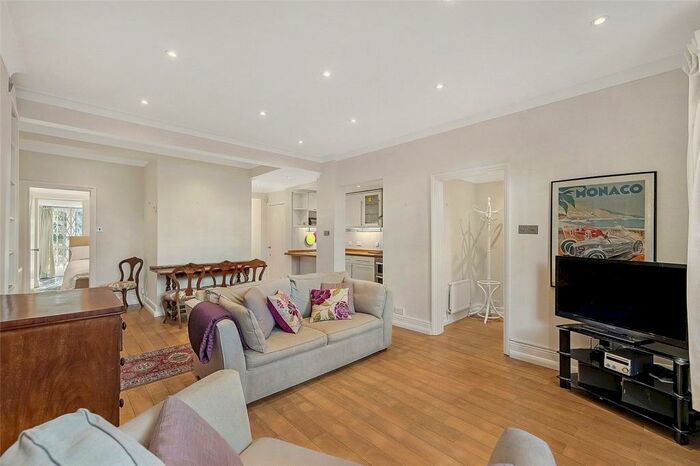 2 Bedroom Apartment To Rent In Redcliffe Gardens, Earl's Court, London, SW10