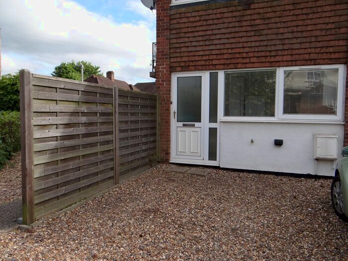 2 Bedroom Flat To Rent In Cherry Orchard, Amersham, HP6