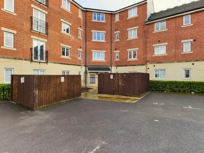 2 Bedroom Flat To Rent In Riverside Close, Bridgwater, TA6