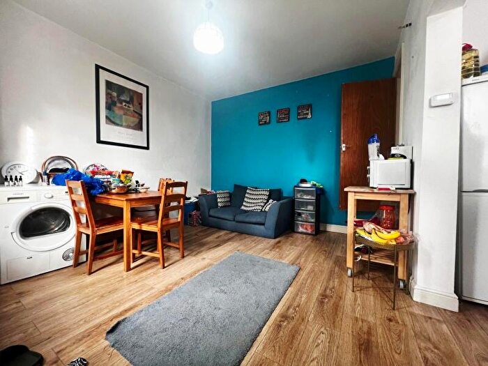 2 Bedroom Terraced House To Rent In Kelsall Road, Hyde Park, Leeds, LS6