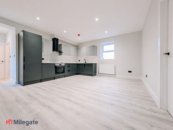 2 Bedroom Flat To Rent In Victoria Road, Sevenoaks, TN13